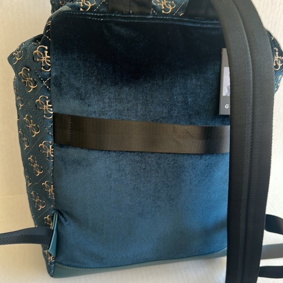 NEW GUESS MEN/WOMENS BACKPACK main image 8